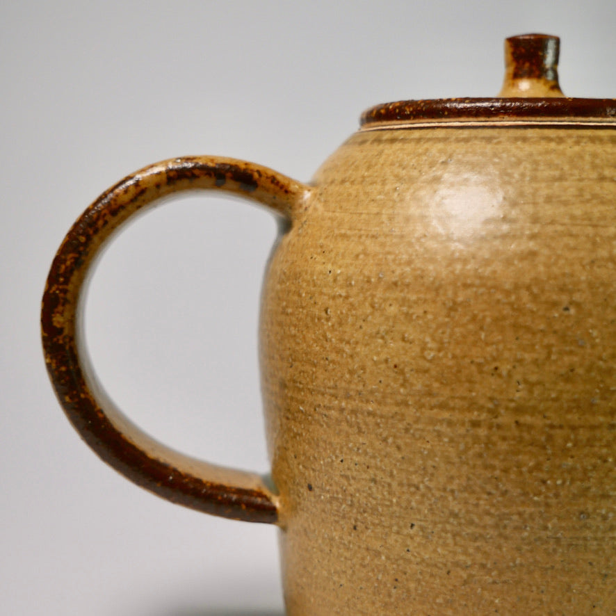 Yellow Seto round-shoulder teapot