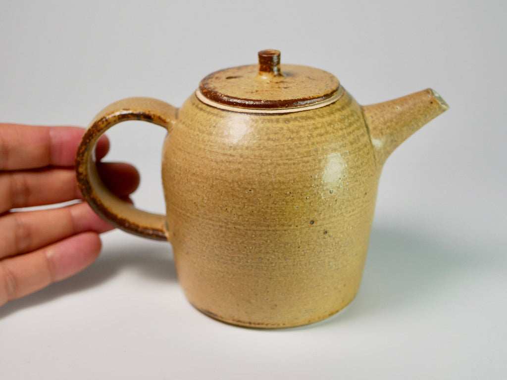 Yellow Seto round-shoulder teapot