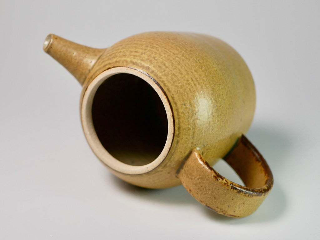 Yellow Seto round-shoulder teapot