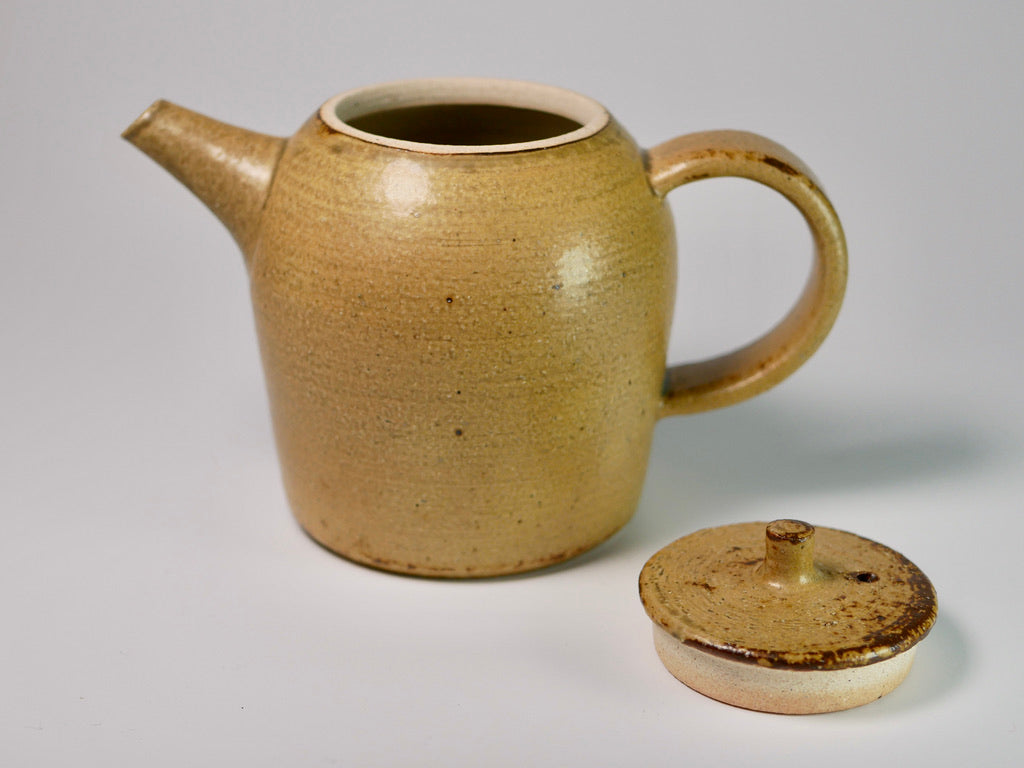 Yellow Seto round-shoulder teapot