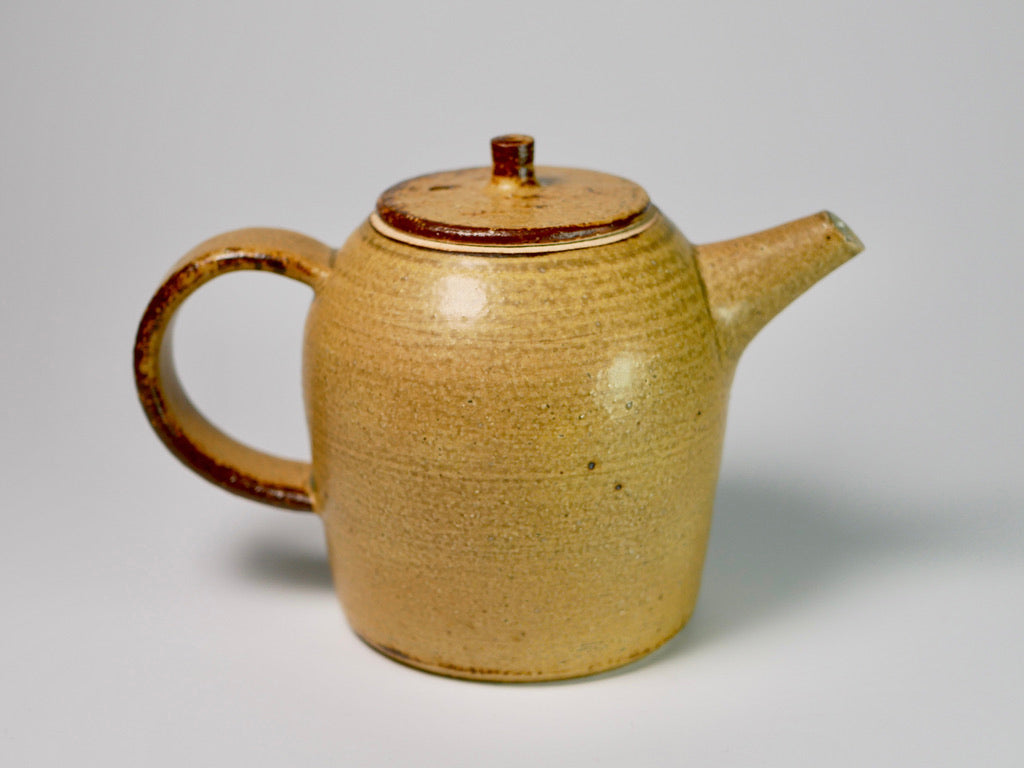 Yellow Seto round-shoulder teapot