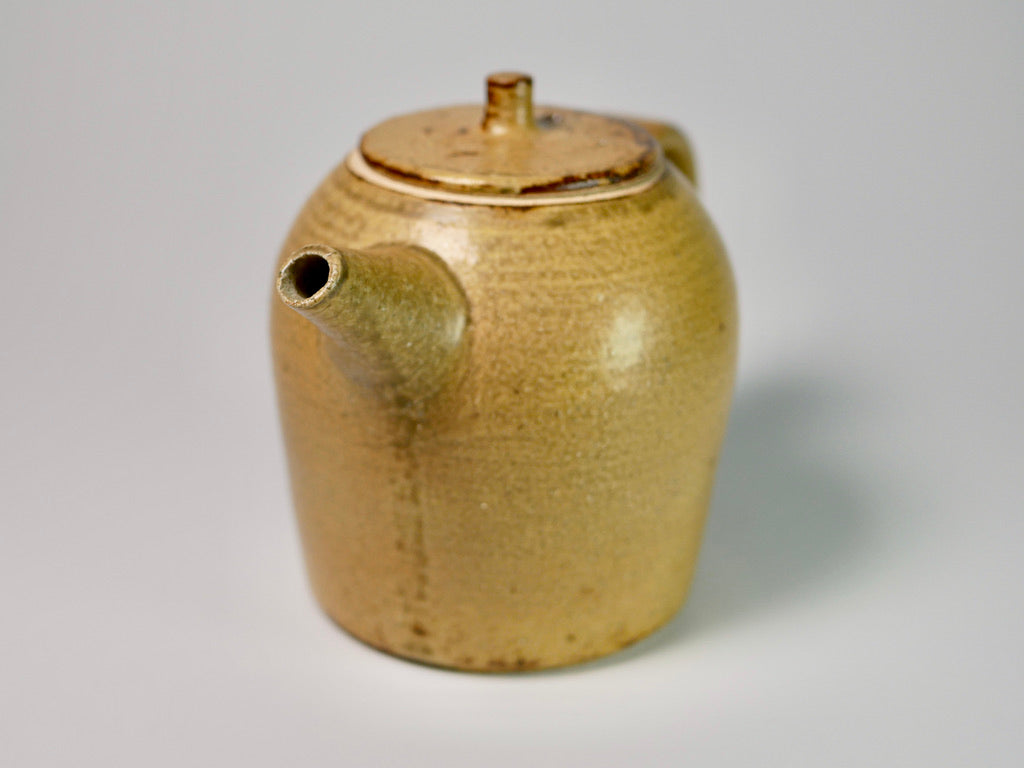 Yellow Seto round-shoulder teapot